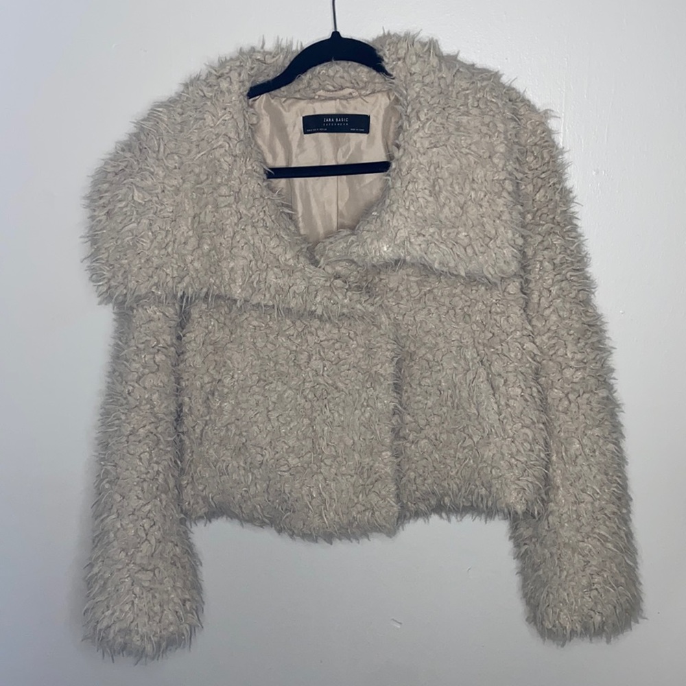 🎈The comfiest Zara cream faux fur jacket!